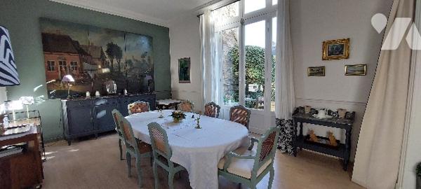 ANGERS HYPER CENTRE – QUINCONCE/JEANNE D'ARC – HÔTEL PARTICULIER 390 m² – JARDIN – PARKINGS