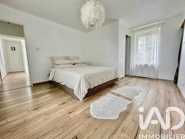 Maison à vendre 7 pièces 154,7 m² Saint-Romain-le-Puy