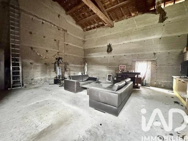 Maison à vendre 7 pièces 154,7 m² Saint-Romain-le-Puy