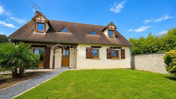 Située à Nonville, dans un environnement paisible, cette spacieuse maison de 160 m²  élevée sur sous-sol total saura vous séduire par ses beaux volumes.

Au rez-de-chaussée, vous trouverez une entrée desservant un vaste séjour d'environ 35 m², agrémenté d'un poêle à bois, ouvrant sur une superbe véranda de 26 m². Une cuisine aménagée et équipée, une chambre, une salle de bains ainsi qu'un WC indépendant complètent ce niveau.

À l'étage, un palier dessert trois belles chambres, dont une grande chambre de 17 m² avec dressing aménagé, ainsi qu'une salle d'eau.

Le sous-sol total comprend un grand garage pouvant accueillir plusieurs véhicules, de nombreux espaces de rangement et une pièce supplémentaire pouvant être aménagée selon vos envies.

À l'extérieur, vous profiterez d'un magnifique jardin d'environ 1 800 m² et d'une vaste terrasse de 60 m², idéale pour recevoir famille et amis.

Une maison idéale pour une famille à la recherche d'espace, de confort et de tranquillité.
