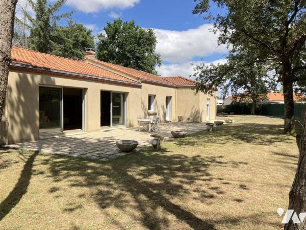 CHEMERE Maison de plain-pied sur terrain arboré de 1800 m²