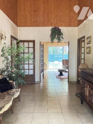 CHEMERE Maison de plain-pied sur terrain arboré de 1800 m²