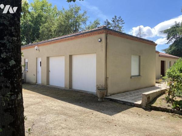 CHEMERE Maison de plain-pied sur terrain arboré de 1800 m²