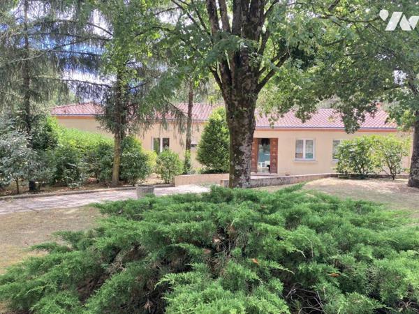 CHEMERE Maison de plain-pied sur terrain arboré de 1800 m²