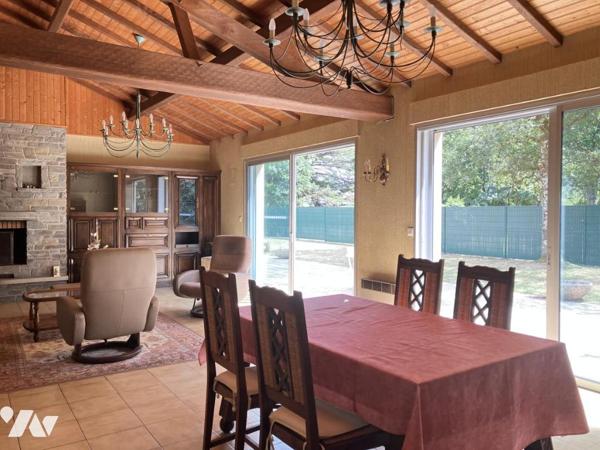 CHEMERE Maison de plain-pied sur terrain arboré de 1800 m²