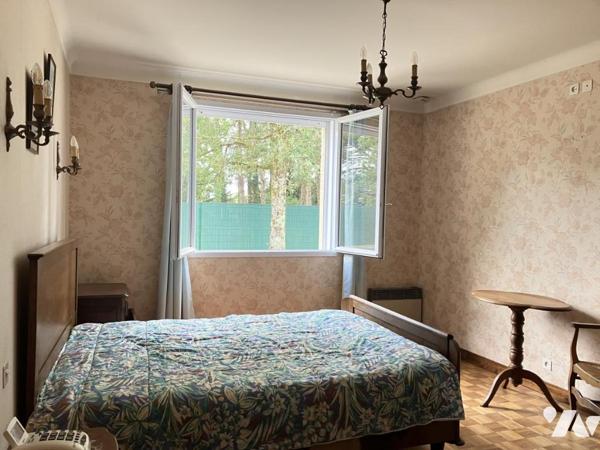 CHEMERE Maison de plain-pied sur terrain arboré de 1800 m²