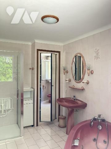 CHEMERE Maison de plain-pied sur terrain arboré de 1800 m²