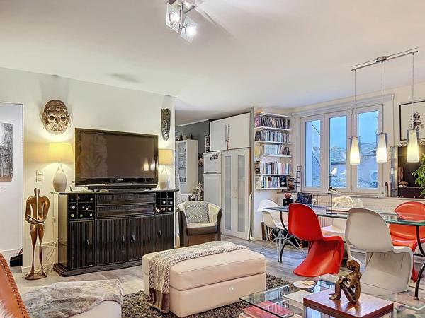 Grand appartement T3 , très bien situe avec cave, place de parking couvert