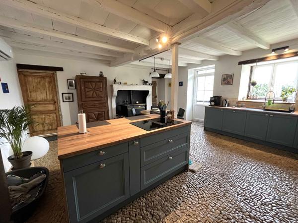 MAISON DE CHARME AVEC GRANGE ET TERRAIN A LA CAMPAGNE
