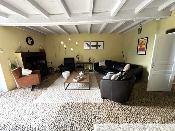 MAISON DE CHARME AVEC GRANGE ET TERRAIN A LA CAMPAGNE