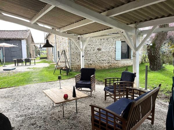 MAISON DE CHARME AVEC GRANGE ET TERRAIN A LA CAMPAGNE