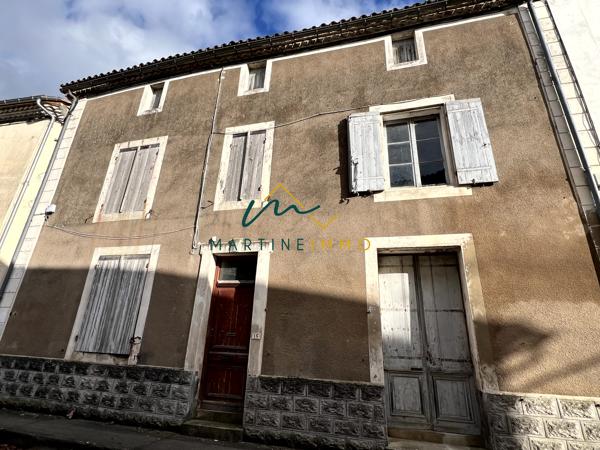 A VENDRE MAISON DE VILLAGE A RENOVER AVEC COUR ET GARAGE