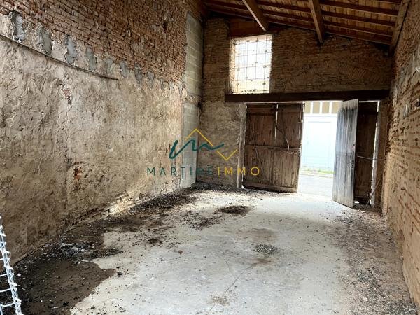 A VENDRE MAISON DE VILLAGE A RENOVER AVEC COUR ET GARAGE
