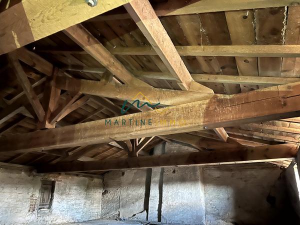 A VENDRE MAISON DE VILLAGE A RENOVER AVEC COUR ET GARAGE