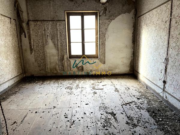 A VENDRE MAISON DE VILLAGE A RENOVER AVEC COUR ET GARAGE