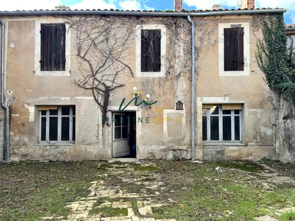 A VENDRE MAISON DE VILLAGE A RENOVER AVEC COUR ET GARAGE