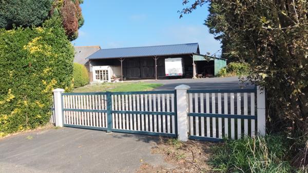 Maison avec dépendances Goudelin à rénover, calme et nature