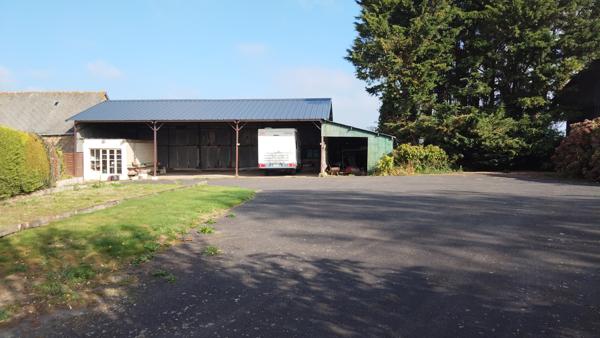 Maison avec dépendances Goudelin à rénover, calme et nature