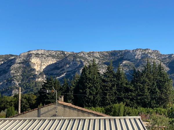 Maison avec piscine, appartement indépendant et Hangars sur parcelle de 1200m2