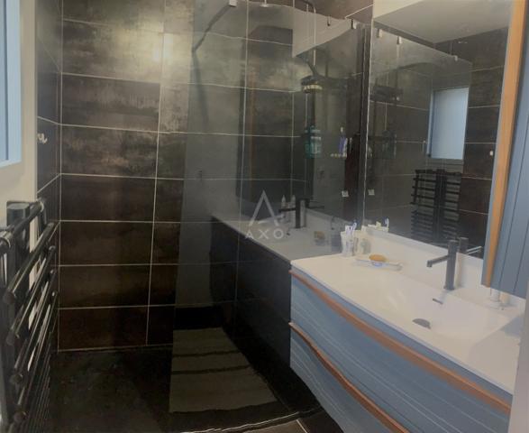 Belle maison contemporaine de 2022 à St Laurent de la Mer.