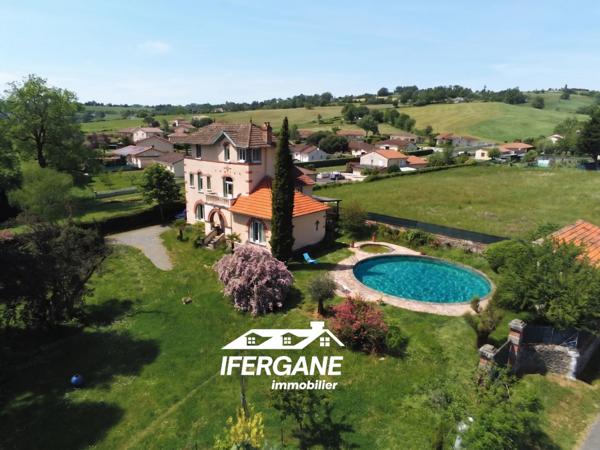 Maison ancienne - Maurs SECTEUR MAURS - Maison de charme de 200 m² avec dépendance de 50 m² et piscine