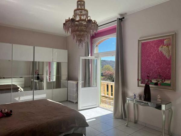 Maison ancienne - Maurs SECTEUR MAURS - Maison de charme de 200 m² avec dépendance de 50 m² et piscine