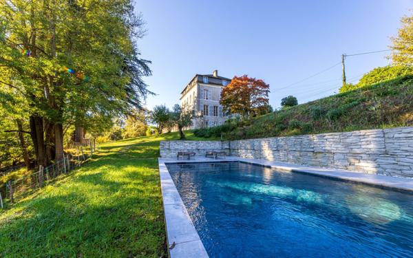 Maison à vendre    10 pièces • 411 m2 Jurançon