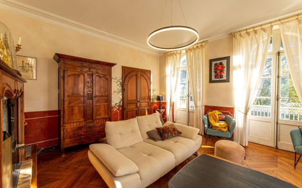 Maison à vendre    10 pièces • 411 m2 Jurançon