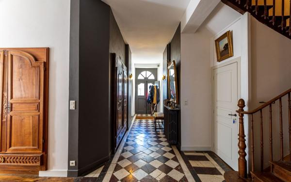 Maison à vendre    10 pièces • 411 m2 Jurançon