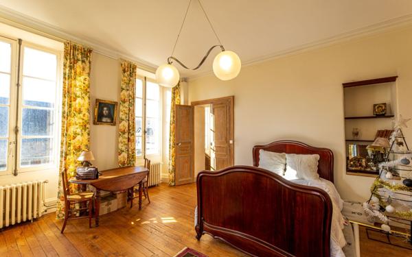 Maison à vendre    10 pièces • 411 m2 Jurançon