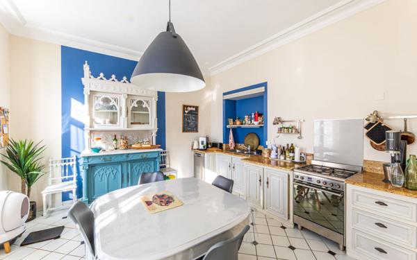 Maison à vendre    10 pièces • 411 m2 Jurançon