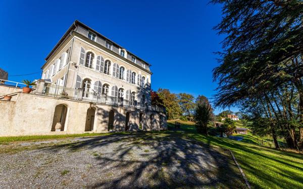 Maison à vendre    10 pièces • 411 m2 Jurançon