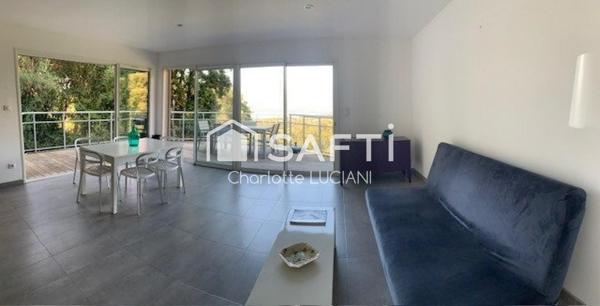 À VENDRE – T3 AU 1er ET DERNIER ÉTAGE D’UNE VILLA AVEC BELLE VUE MER