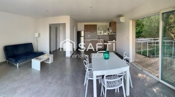 À VENDRE – T3 AU 1er ET DERNIER ÉTAGE D’UNE VILLA AVEC BELLE VUE MER