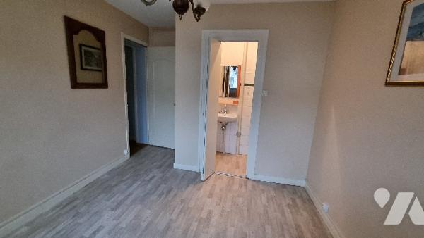 TRES BEL APPARTEMENT 3 chambres grand balcon