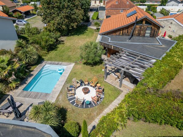 Maison
         8 pièces
        - 195 m² Bien prestige