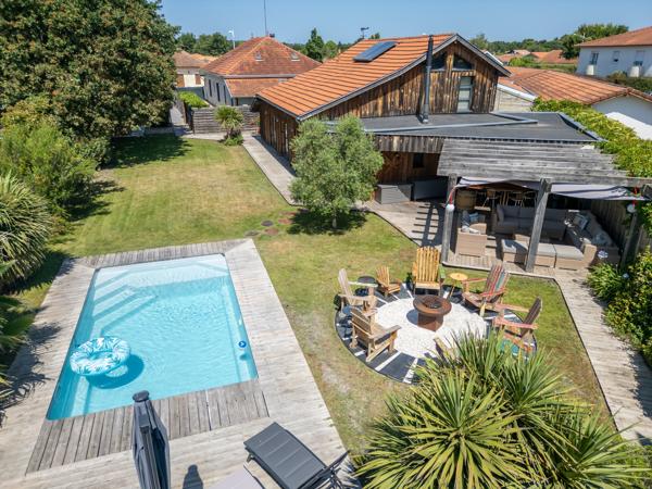 Maison
         8 pièces
        - 195 m² Bien prestige