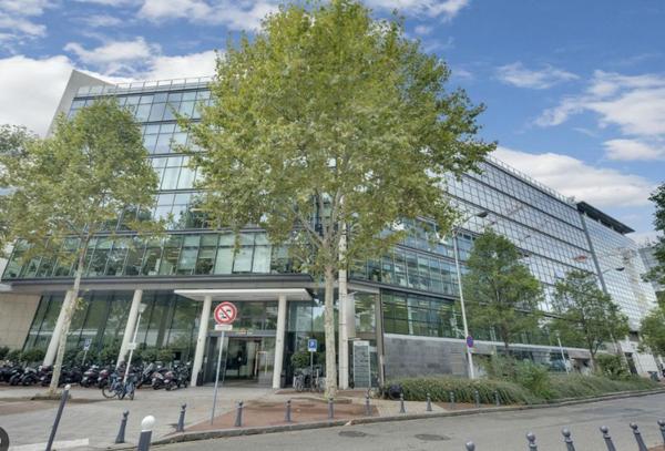 Bureau à louer Issy-les-Moulineaux surfaces modulables et lumière naturelle