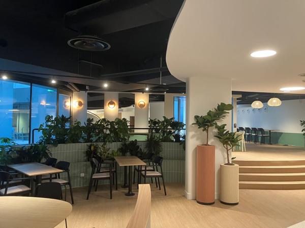 Bureau à louer Issy-les-Moulineaux surfaces modulables et lumière naturelle
