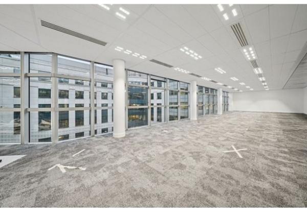 Bureau à louer Issy-les-Moulineaux surfaces modulables et lumière naturelle