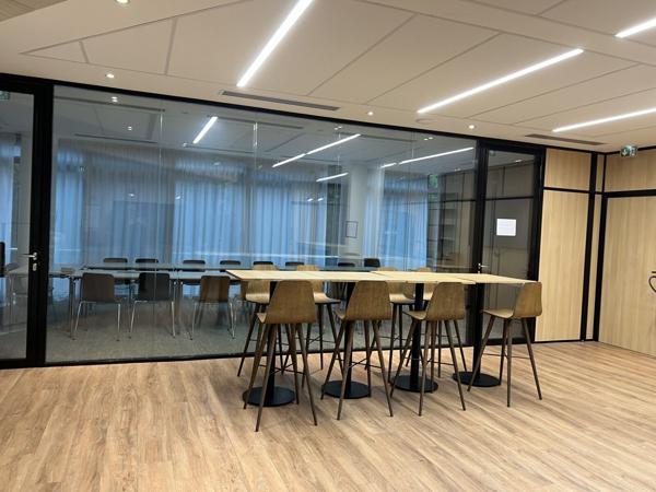 Bureau à louer Issy-les-Moulineaux surfaces modulables et lumière naturelle