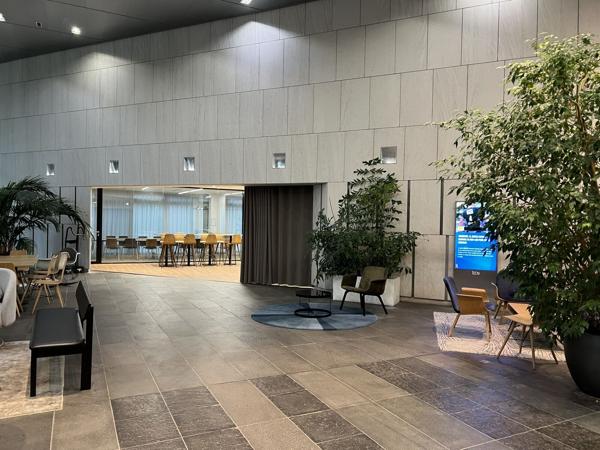 Bureau à louer Issy-les-Moulineaux surfaces modulables et lumière naturelle