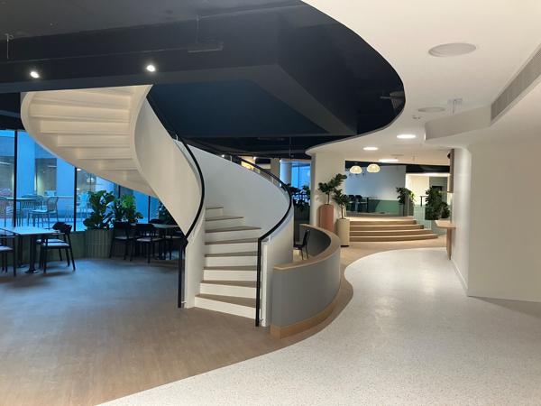 Bureau à louer Issy-les-Moulineaux surfaces modulables et lumière naturelle