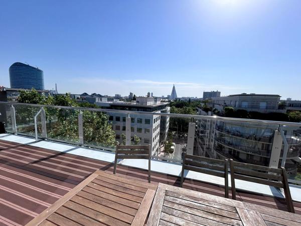 Bureau à louer Issy-les-Moulineaux surfaces modulables et lumière naturelle