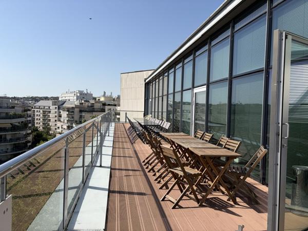 Bureau à louer Issy-les-Moulineaux surfaces modulables et lumière naturelle