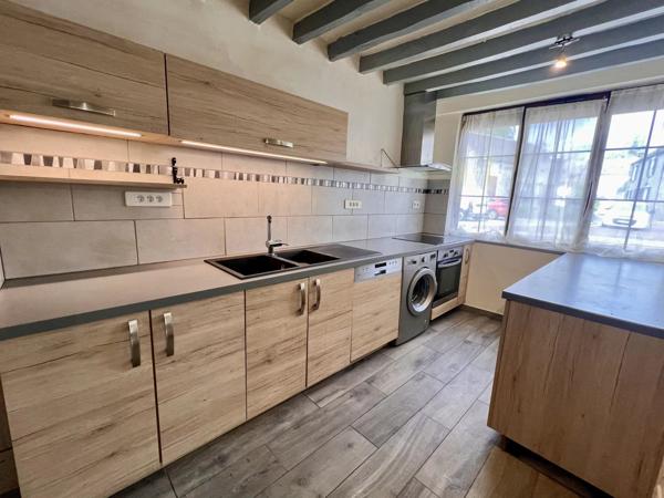 Vente                                                      Appartement
                        
                     3 pièces                      63 m2                     à Houdan