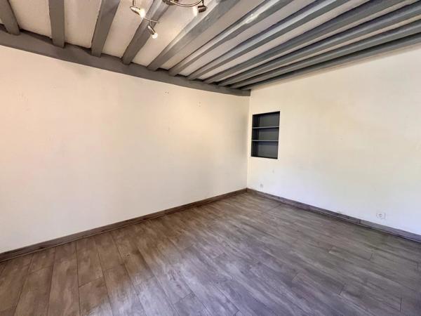 Vente                                                      Appartement
                        
                     3 pièces                      63 m2                     à Houdan