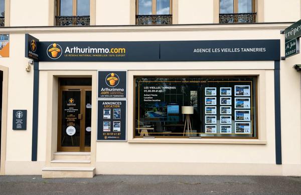 Vente                                                      Appartement
                        
                     3 pièces                      63 m2                     à Houdan