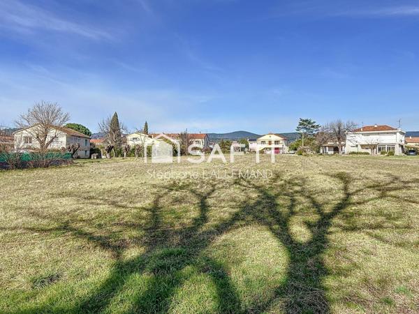 Terrain constructible 634?m² dans cadre paisible