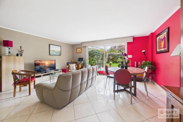 CŒUR DE VILLE. TERRASSE, JARDIN PRIVATIF, CAVE ET DOUBLE PARKING.